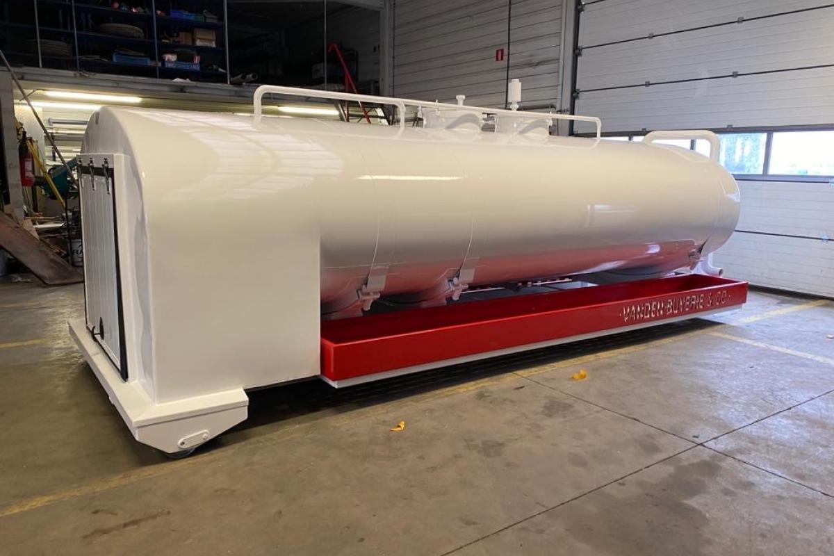 Inox tank op containerslede