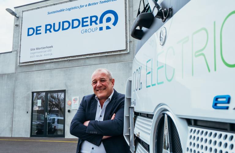 100e construction camion pour Group De Rudder - ALUMAC