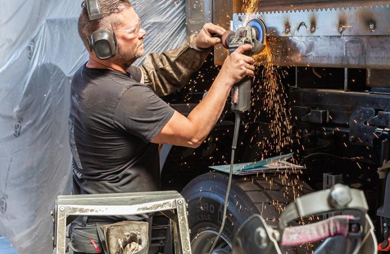 Des années d'expérience dans les réparations professionnelles de structures métalliques