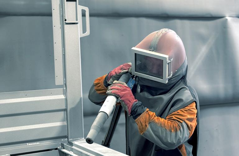 Le sablage se fait avec des billes en inox, ce qui assure une protection supplémentaire durable.